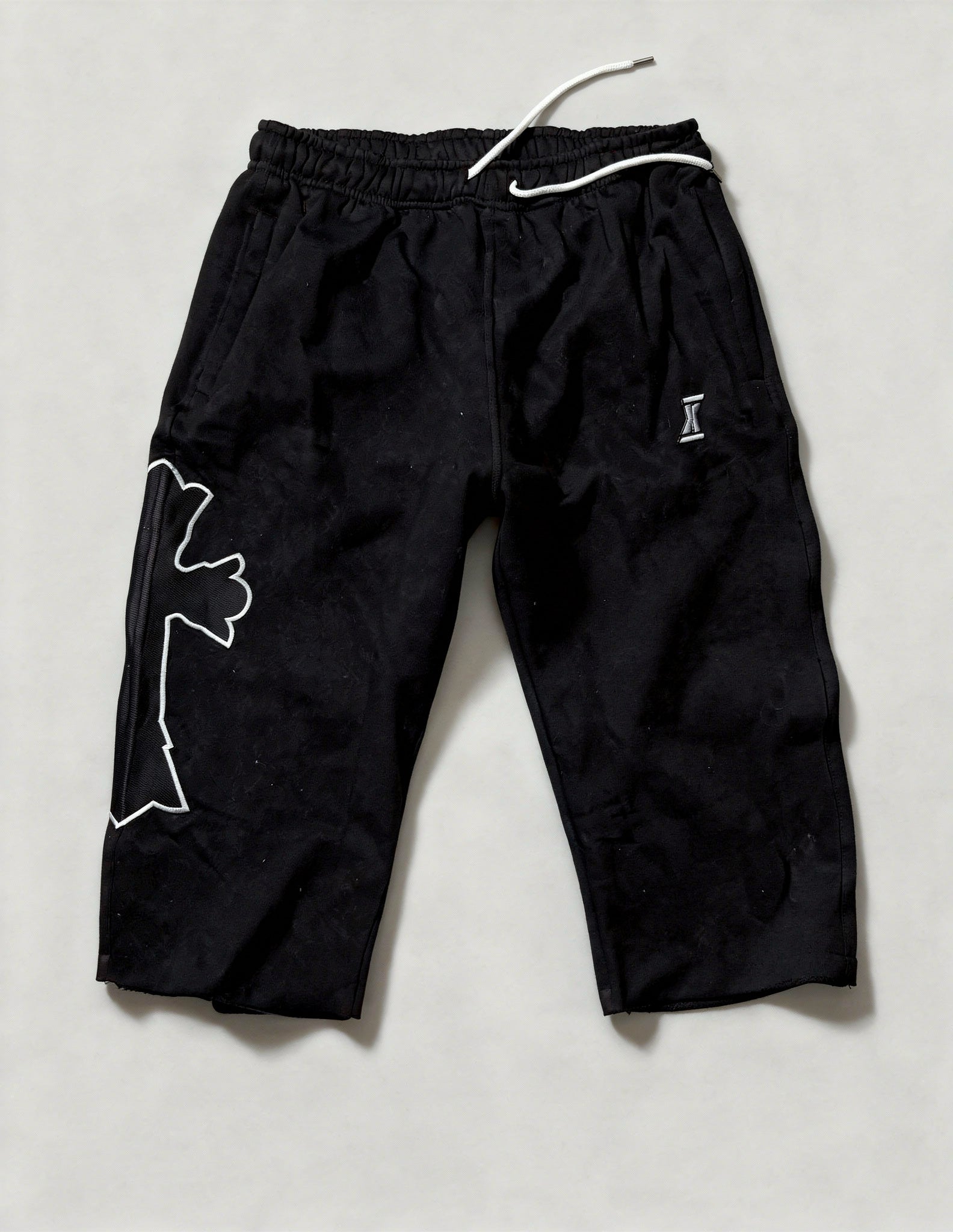 No Hands Capris (White Outline)